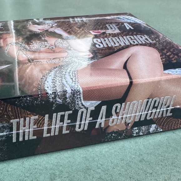 The Life of a Showgirl: It's Beautiful Edition Limited Release Deluxe CD - Picture 3 of 5